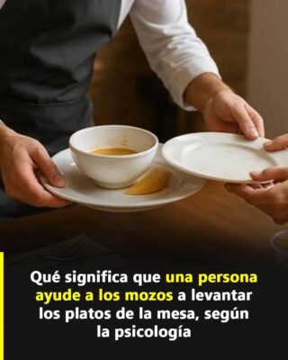 Qué revela la psicología cuando alguien ayuda al mozo a levantar la mesa
