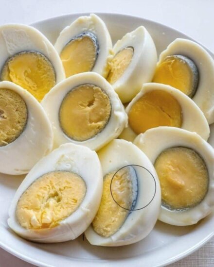 ¿Qué significa el círculo verde alrededor de los huevos?