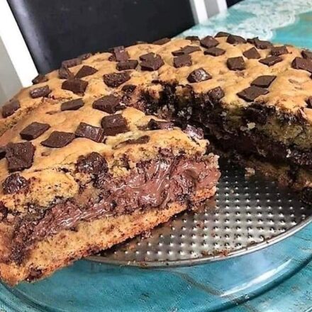 Mega pastel de galletas relleno de chocolate