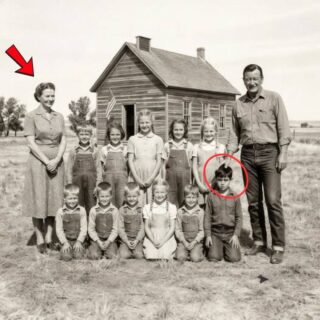 John Wayne recibió una carta de esta maestra e hizo algo que ninguna estrella de Hollywood haría hoy en día… Marzo de 1961: una maestra de la zona rural de Montana les pide a sus 12 alumnos que escriban una sola frase a John Wayne.