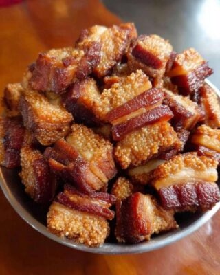 Chicharrones de Cerdo Dorados y Crocantes