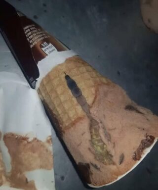 Hoy, mi hija abrió su helado de chocolate favorito
