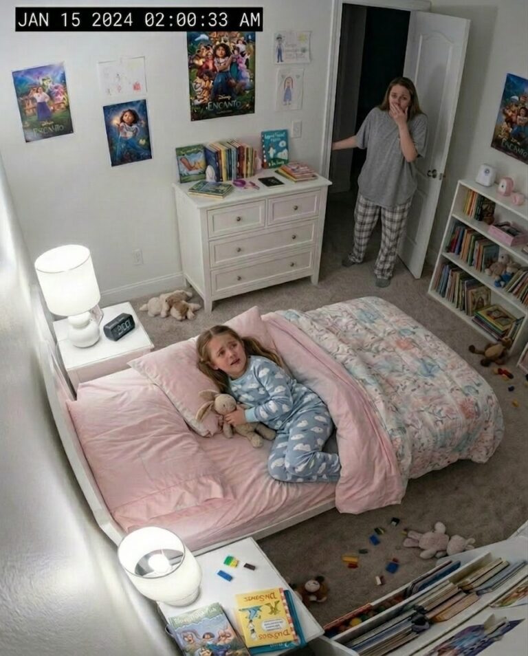 Mi hija de ocho años no dejaba de decirme que su cama le parecía “demasiado estrecha”. A las dos de la madrugada, la cámara finalmente me mostró el motivo.