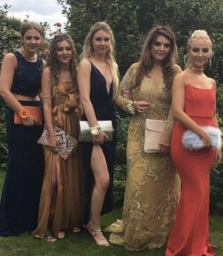 EL INGENIOSO DETALLE DE UNA FOTO DE GRADUACIÓN QUE CAUSÓ FUROR EN REDES